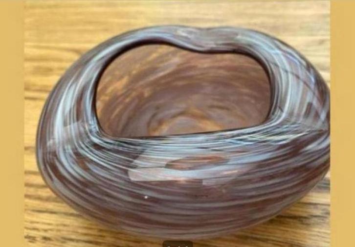 Roze Schaal Asbak , Transparant,Vintage  12X 12 cm . H. 5 cm, Verzamelen, Rookartikelen, Aanstekers en Luciferdoosjes, Zo goed als nieuw