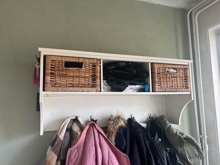 Kapstok met mandjes praktisch en sfeervol, Huis en Inrichting, Woonaccessoires | Kapstokken, Zo goed als nieuw, Wandkapstok, Minder dan 100 cm