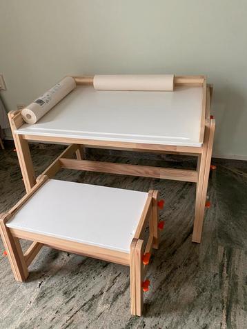 chair and table for children's painting beschikbaar voor biedingen