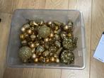 Goudkleurige kerstballen in plastic doos, Ophalen of Verzenden, Zo goed als nieuw