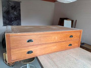 Houten ladekast, salontafel? beschikbaar voor biedingen