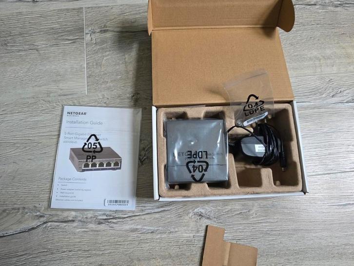 Netgear GS105Ev2 5-poorts Gigabit Switch (Smart Managed Plus, Computers en Software, Netwerk switches, Zo goed als nieuw, Ophalen of Verzenden