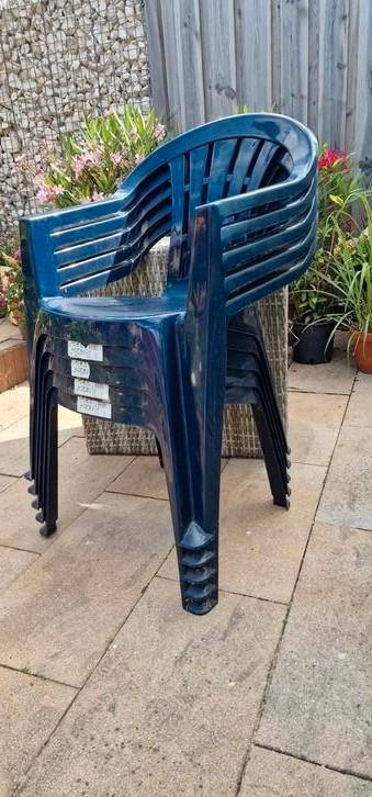 Tuinstoelen  beschikbaar voor biedingen