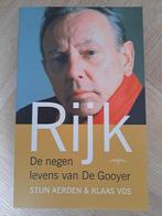Stijn Aerden, K. Vos - ‘Rijk: De negen levens van De Gooyer’, Boeken, Stijn Aerden, Ophalen of Verzenden, Zo goed als nieuw, Film, Tv en Media