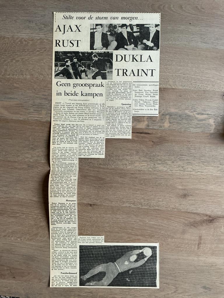 Voetbal krantenartikel voor Ajax Dukla Praag februari 1967, Ophalen of Verzenden, 1960 tot 1980, Knipsel(s)