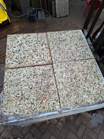Grindtegel 50x50, gebruikt, op pallet beschikbaar voor biedingen