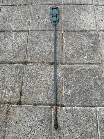 Schuifgrendel voor hoge deuren of ramen, lengte 1 meter. beschikbaar voor biedingen