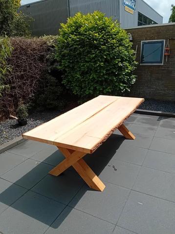 Tuintafel boomstamtafel van douglas hout  beschikbaar voor biedingen