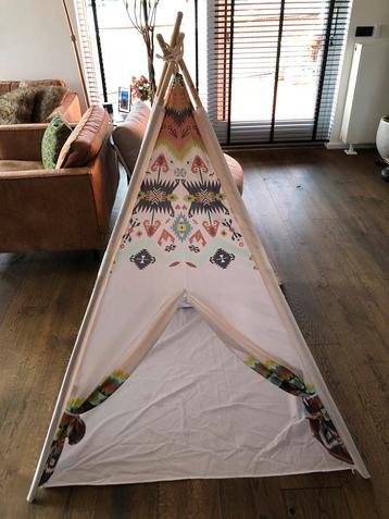 Tipi tent beschikbaar voor biedingen