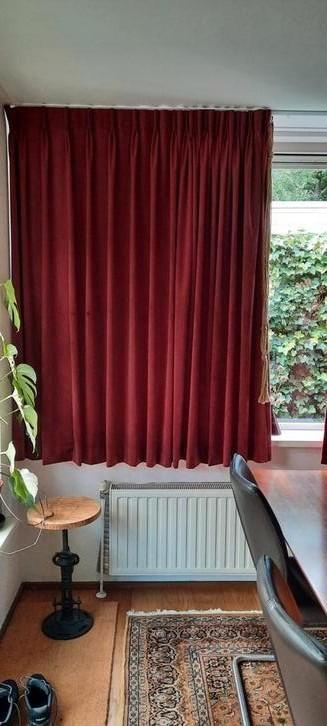 Velours overgordijnen, donkerrood., Huis en Inrichting, Stoffering | Gordijnen en Lamellen, Zo goed als nieuw, 200 cm of meer