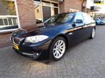 BMW 5-serie 523i High Executive Automaat / Leder / Navi, Auto's, BMW, Achterwielaandrijving, Gebruikt, Beige, 2000 kg