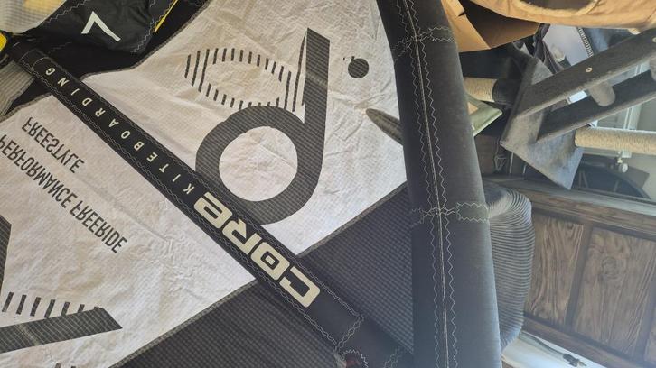 Core kite  7m 9m xrt met s2 bar kites  als niiej, Watersport en Boten, Kitesurfen, Zo goed als nieuw, Kitesurf-set, 9 m², Twintip