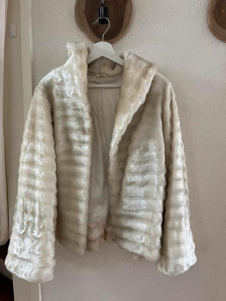 Vintage faux fur winterjas, maat M/L, Kleding | Dames, Jassen | Winter, Gedragen, Maat 38/40 (M), Wit, Ophalen of Verzenden
