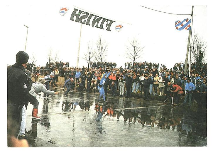 982780 Leeuwarden Elfstedentocht 1985 Gelopen m mooie zegel, Verzamelen, Ansichtkaarten | Nederland, Gelopen, Noord-Brabant, 1980 tot heden
