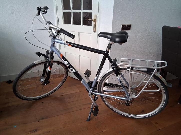 Heren fiets Giant xl, Fietsen en Brommers, Fietsen | Heren | Herenfietsen, Zo goed als nieuw, Giant, 57 tot 61 cm, Versnellingen