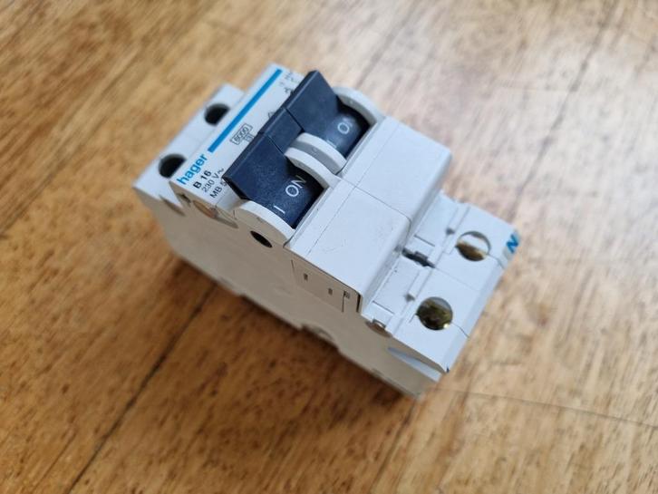 Hager B16 Automaat, zekering, ZGAN, Doe-het-zelf en Verbouw, Elektra en Kabels, Zo goed als nieuw, Schakelaar, Ophalen