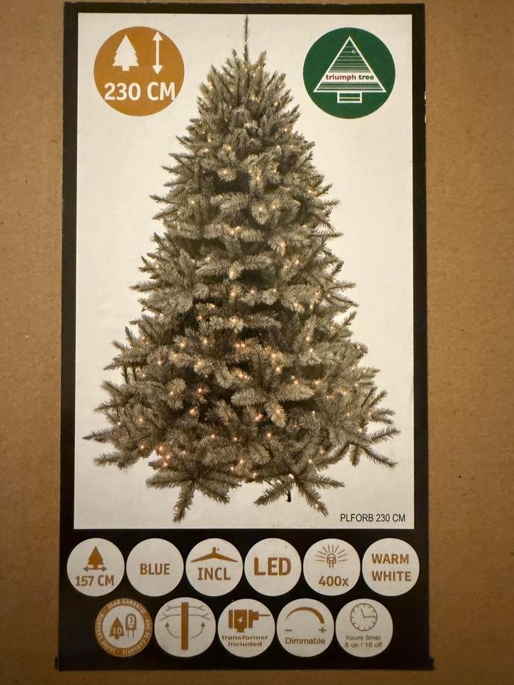 Triumph Tree Kunstkerstboom Romagne Blauw 230cm 400 LED, Diversen, Kerst, Nieuw, Verzenden
