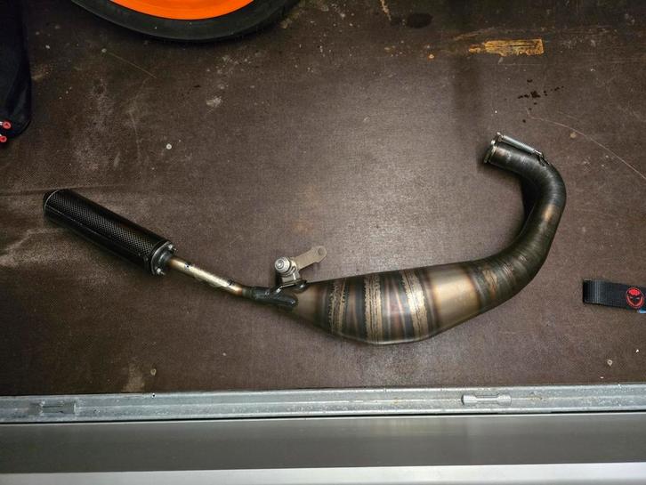 Yasuni R5 uitlaat voor Derbi, Fietsen en Brommers, Brommeronderdelen | Algemeen, Zo goed als nieuw, Uitlaat, Ophalen of Verzenden