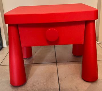 Bijzettafel of nachtkastje IKEA rood beschikbaar voor biedingen