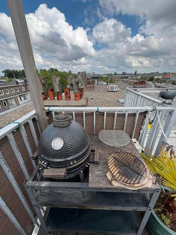 BBQ Bastard Compact with Furniture beschikbaar voor biedingen
