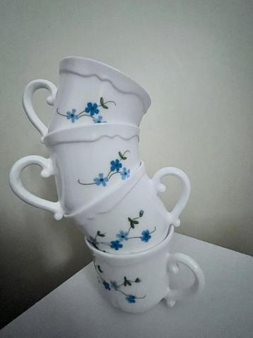4x Vintage melkwit opaalglas kopjes van Arcopal Veronica beschikbaar voor biedingen