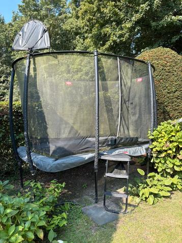 Grote tampoline Berg met trap en net 200x330 beschikbaar voor biedingen