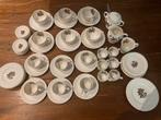Wedgwood koffie/theeservies Moss Rose roomwit, Antiek en Kunst, Ophalen