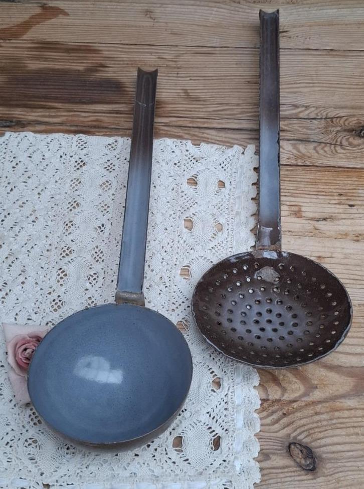 Oude emaille Franse soeplepel & schuimspaan , bruin / grijs, Antiek en Kunst, Curiosa en Brocante, Ophalen of Verzenden