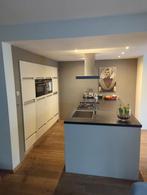 Moderne crèmekleurige keuken met kookeiland merk Grando, Ophalen, Gebruikt, Overige typen, Composiet