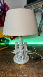 Bijzondere porseleinen Dresden lamp met dansenden puties, Ophalen of Verzenden