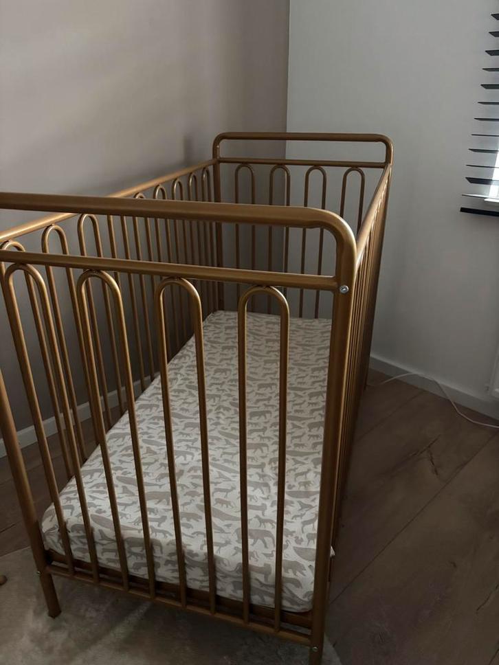 Ledikant Colorfull Home Metaal Goud, Kinderen en Baby's, Babywiegjes en Ledikanten, Zo goed als nieuw, Ledikant, Ophalen