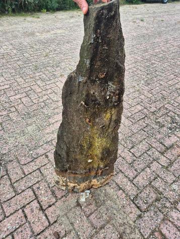 Grote steen incl doorvoer voor waterpartij beschikbaar voor biedingen