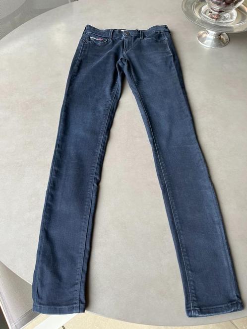 Blauwe Tommy Jeans midrise jeans, mt 26, Kleding | Dames, Spijkerbroeken en Jeans, Zo goed als nieuw, W27 (confectie 34) of kleiner