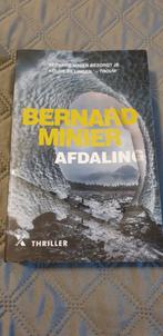 Bernard Minier - Afdaling, Boeken, Ophalen of Verzenden, Zo goed als nieuw, Bernard minier, Nederland