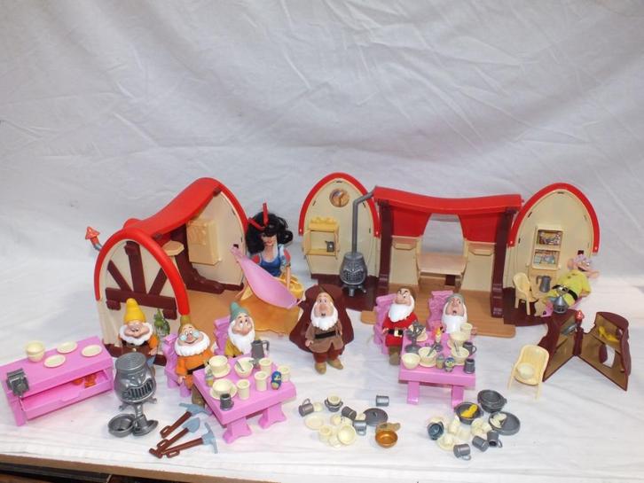 2 X DISNEY HUIS ( sneeuwwitje en de zeven dwergen ), Verzamelen, Disney, Zo goed als nieuw, Beeldje of Figuurtje, Sneeuwwitje of Doornroosje
