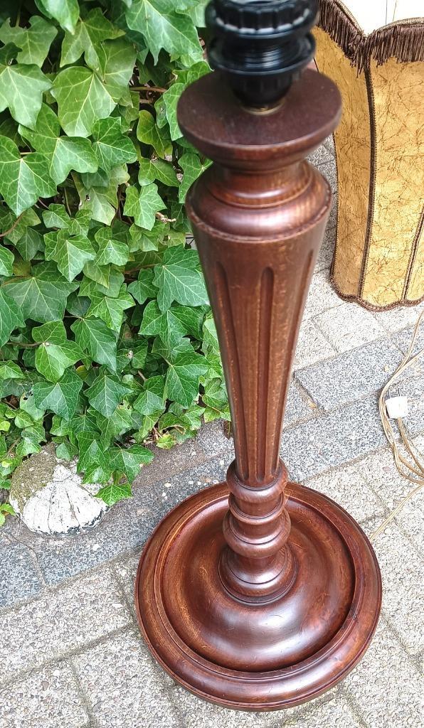 CHIQUE OUDE  KLASSIEKE VLOERLAMP met originele lederen kap, Huis en Inrichting, Lampen | Vloerlampen, Gebruikt, 150 tot 200 cm
