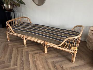 Vintage Rotan Kinderbed / Daybed bamboe beschikbaar voor biedingen