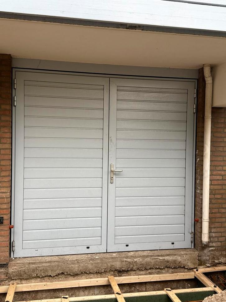 2 Garagedeuren - 2362 x 2260 B/H - Wegens verbouwing, Doe-het-zelf en Verbouw, Deuren en Horren, Zo goed als nieuw, Garagedeur
