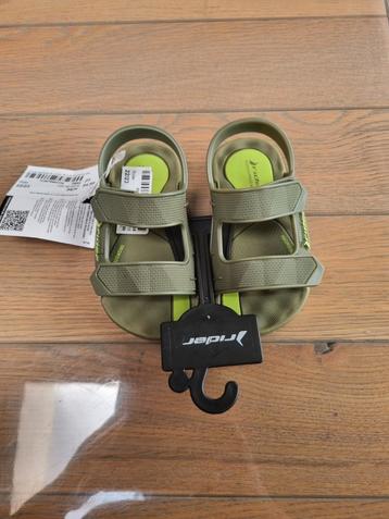 Splinternieuwe Rider sandalen maat 22/23