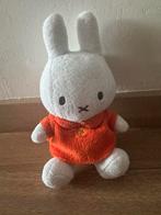 Kleine NIJNTJE knuffel met oranje vestje, Ophalen of Verzenden, Gebruikt, Konijn