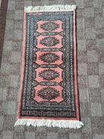 Vintage tapijt tafelloper roze., Huis en Inrichting, Stoffering | Tapijten en Kleden, Minder dan 50 cm, Ophalen of Verzenden, Zo goed als nieuw