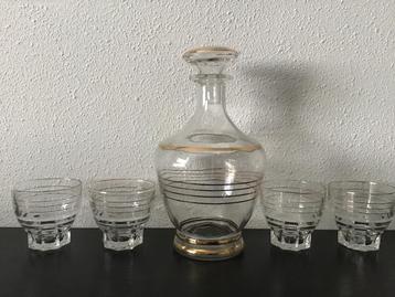 Brocante karaf met gouden banden en 4 glaasjes. beschikbaar voor biedingen