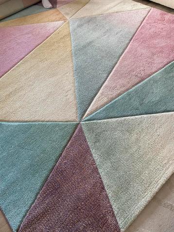 Tapijt 240x320 | als nieuw | grote tapijt beschikbaar voor biedingen