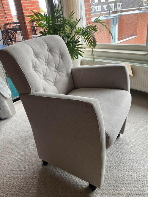 2 eetkamer feauteuils/stoelen. Type Olivier van Goossens, Huis en Inrichting, Fauteuils, Zo goed als nieuw, Stof, Minder dan 75 cm