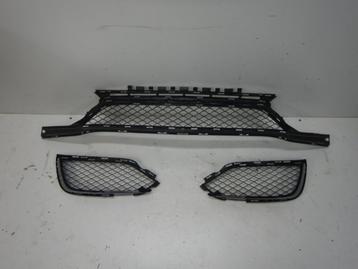 Mercedes-Benz C-Klasse W205 AMG Inleg Voorbumper Inlegset beschikbaar voor biedingen