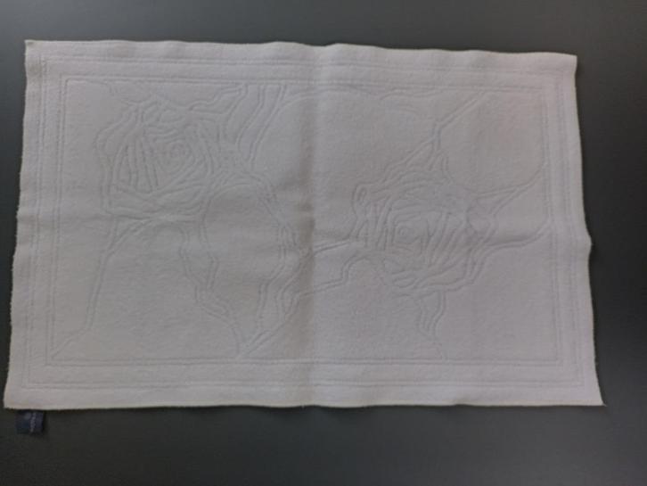 Mooie witte badmat van Aquanova te koop!, Huis en Inrichting, Badkamer | Badtextiel en Accessoires, Zo goed als nieuw, Badmat