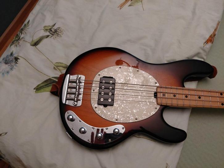 Sterling Ray 34, SWR Workingpro 400, SWR Basic 2 way., Muziek en Instrumenten, Snaarinstrumenten | Gitaren | Bas, Gebruikt, Ophalen