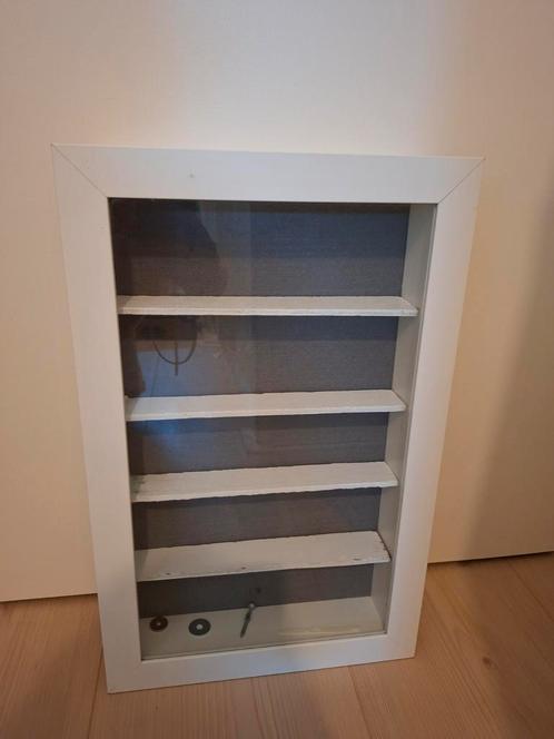 kasseby ikea vitrine kastje, Huis en Inrichting, Kasten | Vitrinekasten, Gebruikt, Minder dan 100 cm, Minder dan 50 cm, Minder dan 25 cm