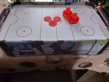 Te koop leuk Air hockey spel op batterijen  beschikbaar voor biedingen