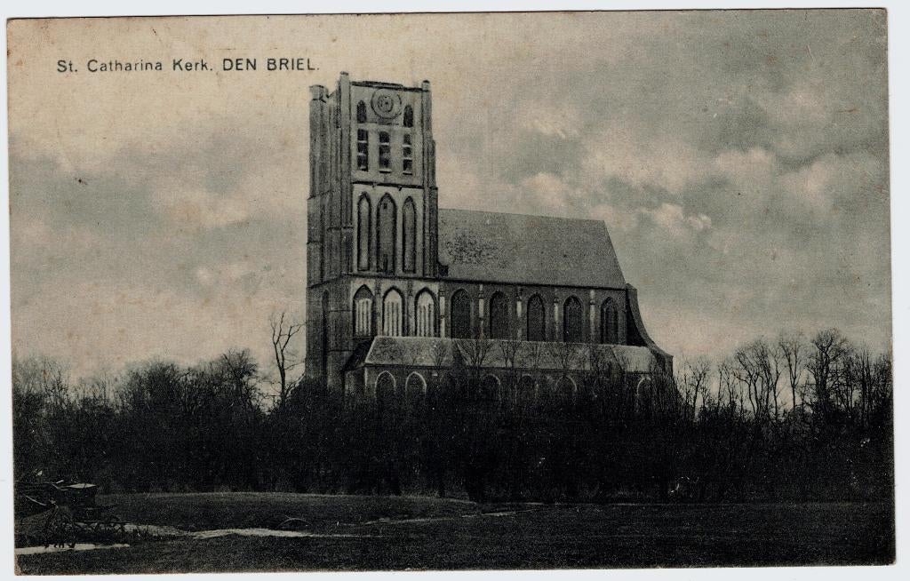B24029 Brielle grote kerk, Ophalen of Verzenden, 1920 tot 1940, Gelopen, Zuid-Holland